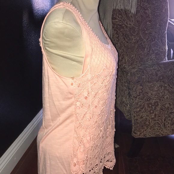 Pink lace tank top - Picture 2 of 8